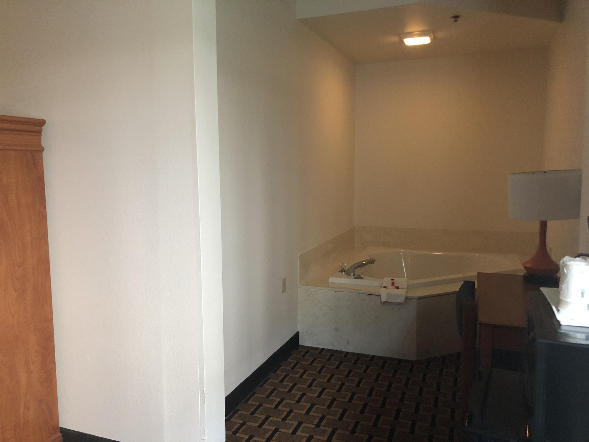 Howard Johnson By Wyndham Airport Louisville Exteriör bild